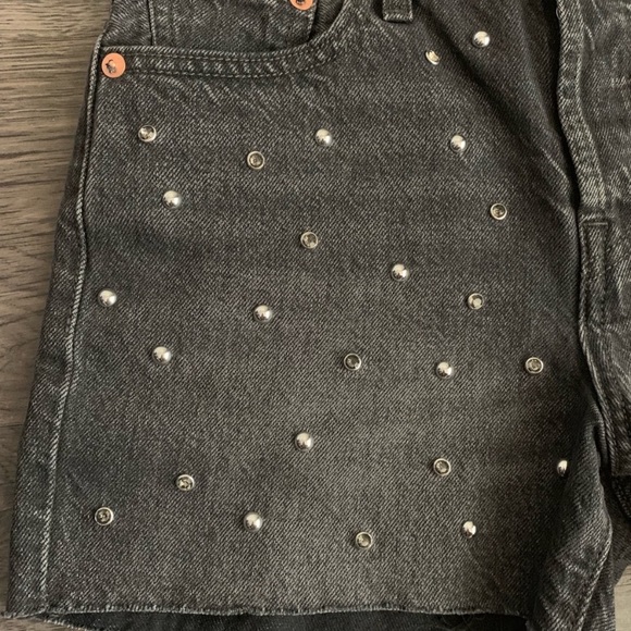 NWT Levi’s x Free People Wedgie Shorts with Studs - Picture 2 of 6